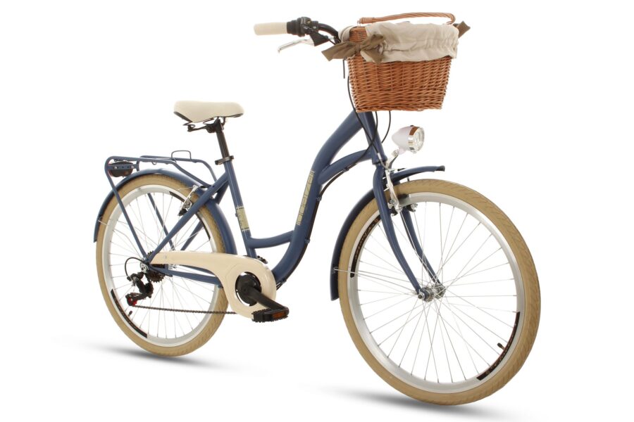 Bicicletă albastră cu coș din răchită, stil vintage.