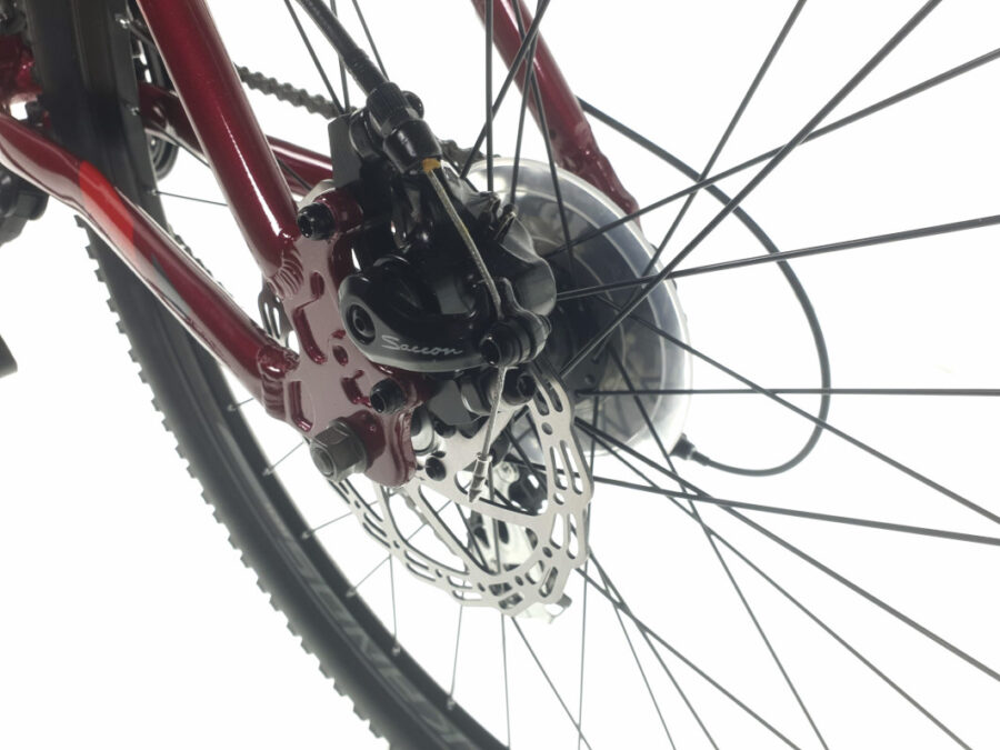 Detaliu frână disc bicicletă roșie cu spițe