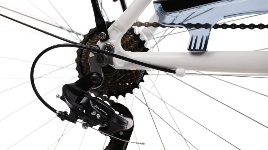 Detaliu schimbător bicicletă și roată