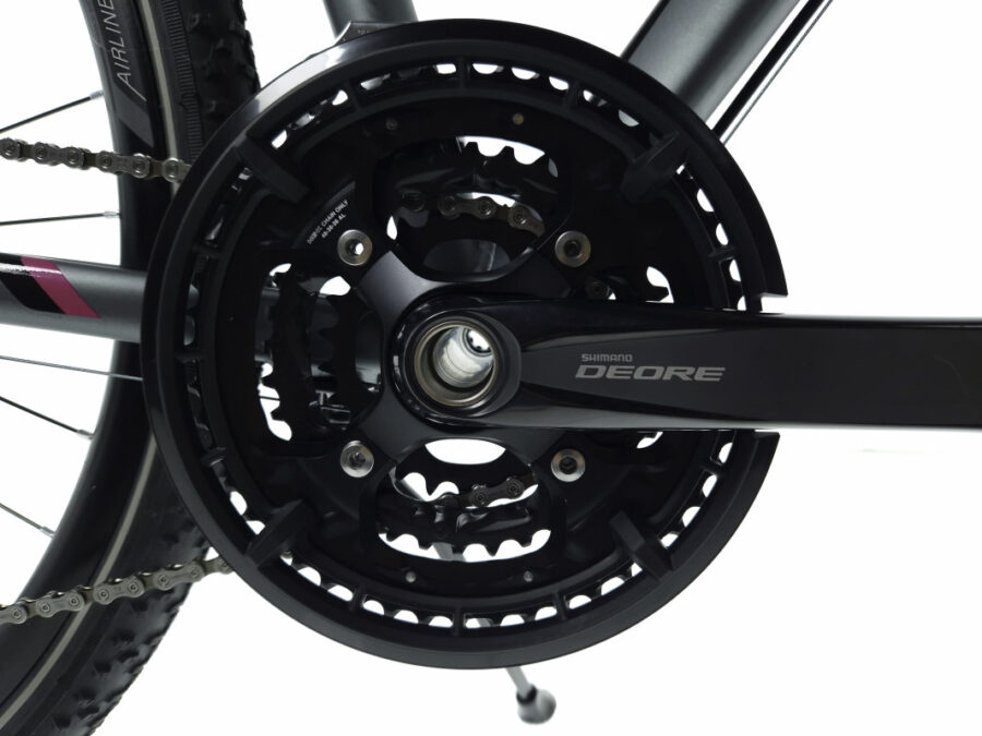 Angrenaj bicicletă Shimano Deore, detaliu lanț și pedalier.