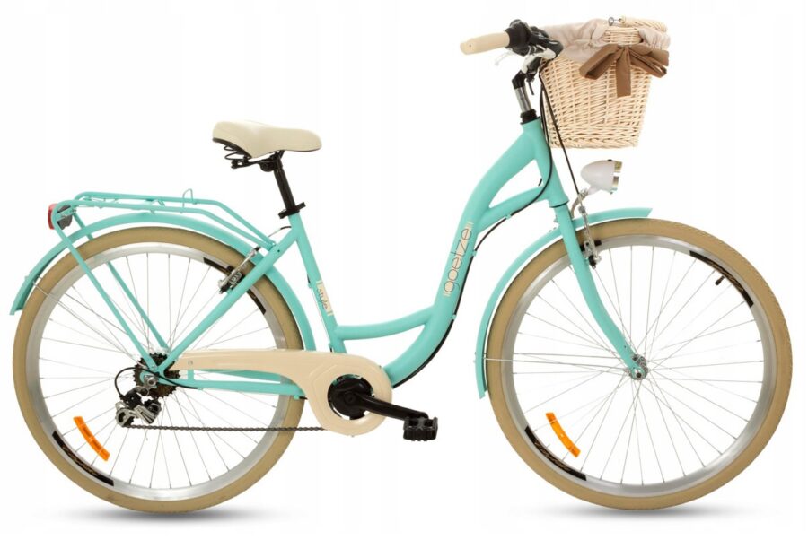 Bicicletă turcoaz cu coș din răchită.