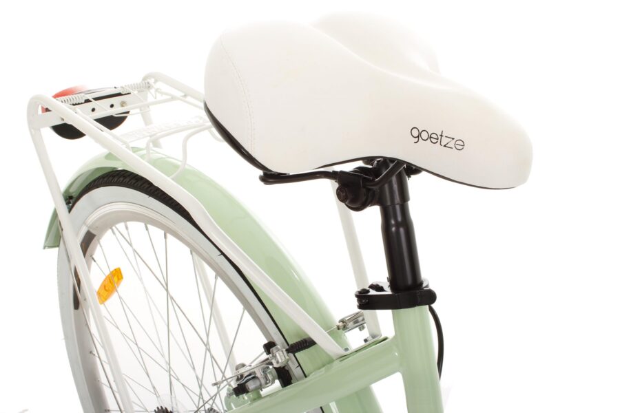 Șa albă, bicicletă elegantă cu portbagaj metalic.