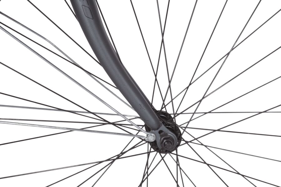 Roata de bicicletă cu spițe vizibile.