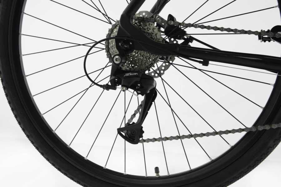 Schimbător spate bicicletă montană, aproape de roată