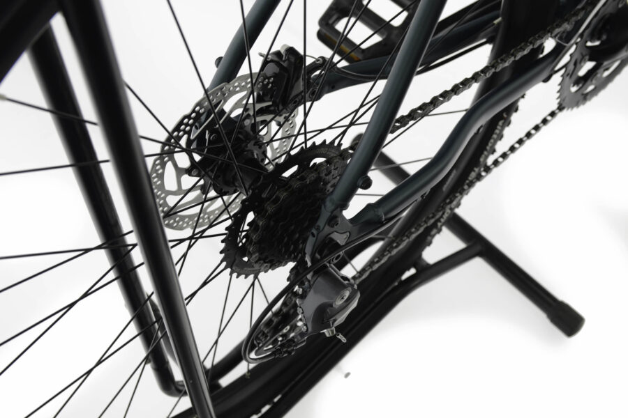 Detalii ale sistemului de transmisie al bicicletei.