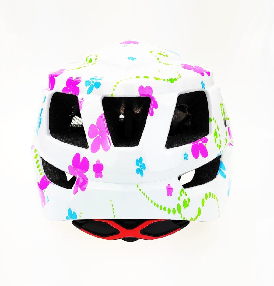 Casca albă cu flori colorate pentru ciclism siguranță.