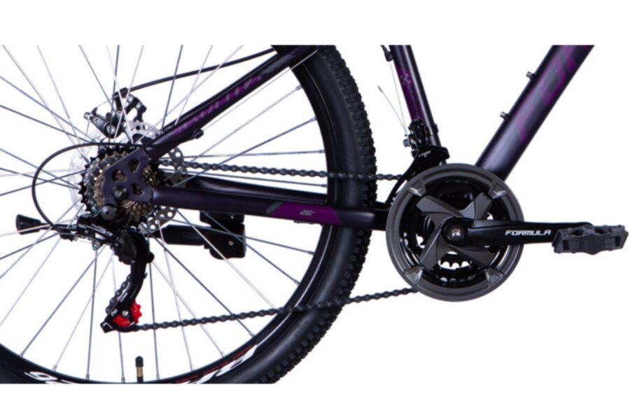 Detaliu al transmisiei unei biciclete montane.