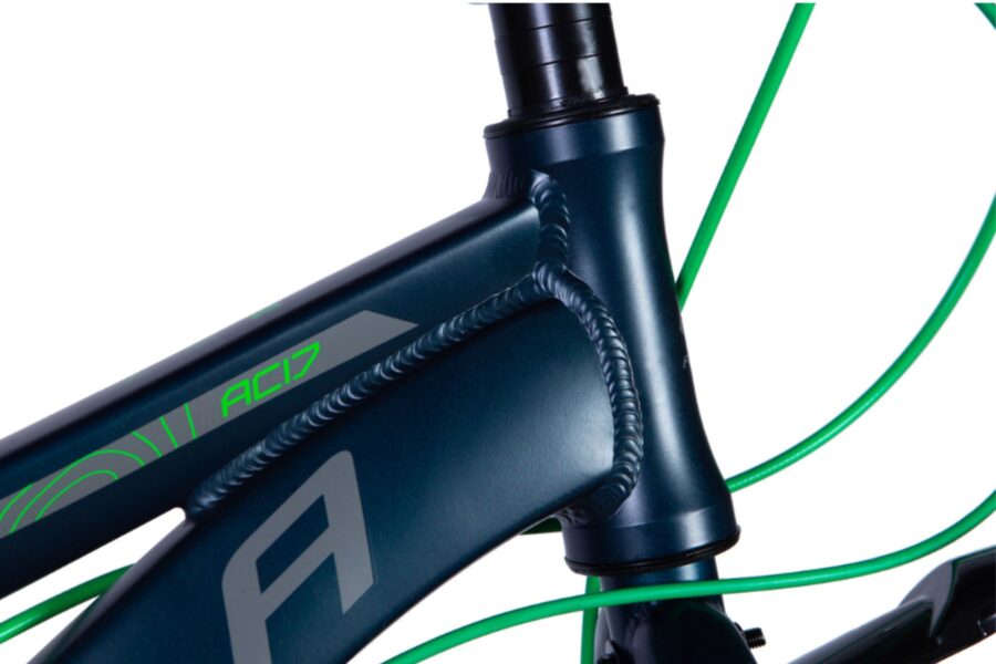 Cadru de bicicletă cu detalii verzi.