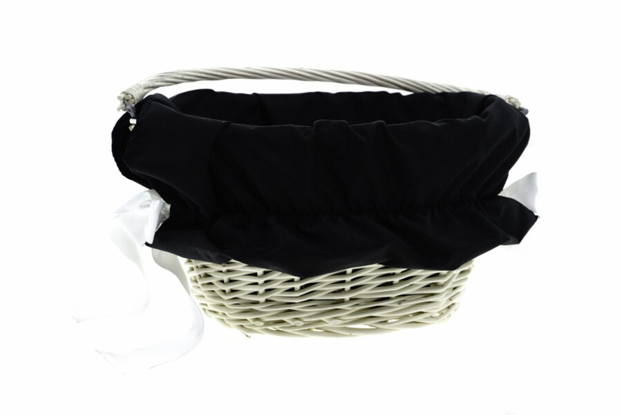 Coș alb cu căptușeală neagră și panglică albă