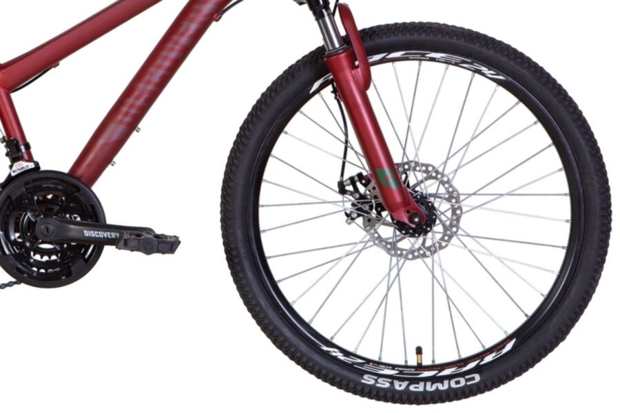 Bicicletă roșie cu roți mari și frâne pe disc