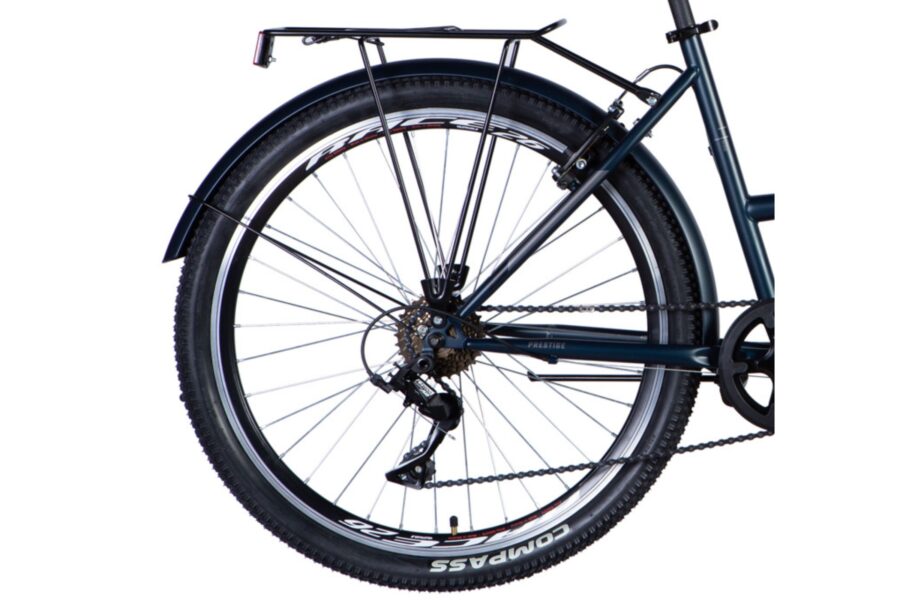 Roata bicicletei cu suport pentru bagaje.