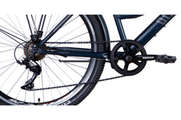 Lanț și pedale bicicletă montană albastre.