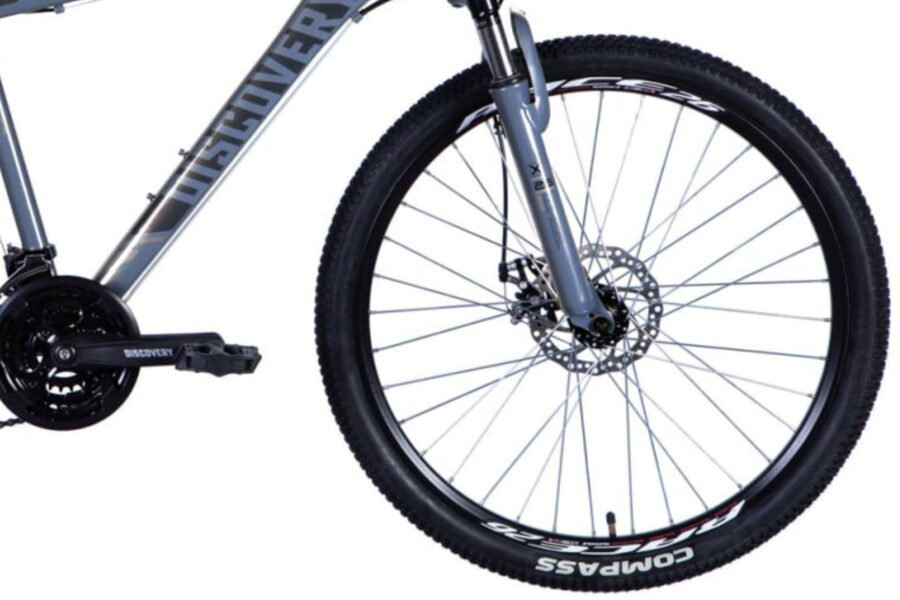 Bicicletă mountain bike cu roată din față.