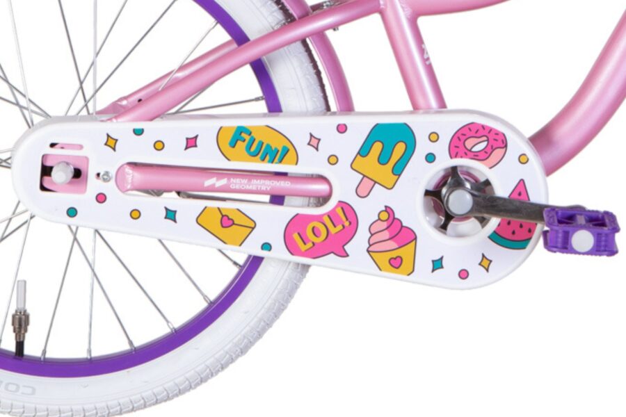 Detaliu colorat al unui pedala de bicicletă.