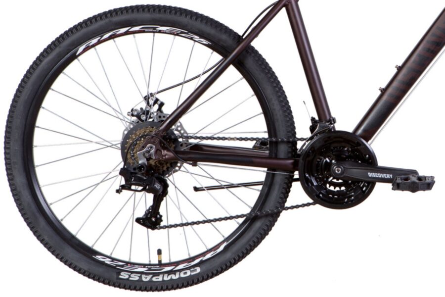 Roata unui bicicletă montană cu transmisie.