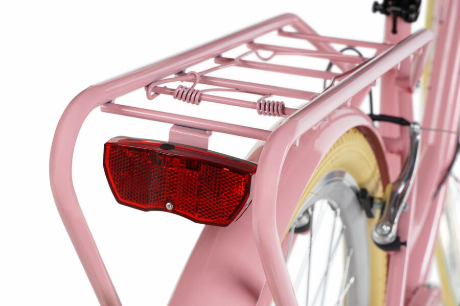 Lampa roșie pe bicicletă roz.