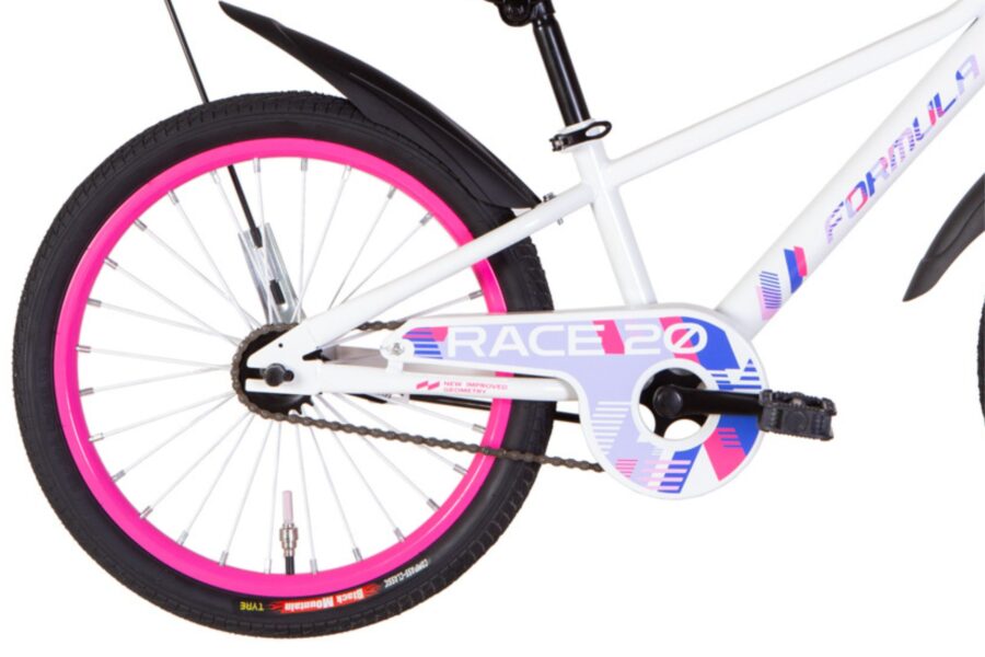 Bicicletă albă, jantă roz, text Race 20.