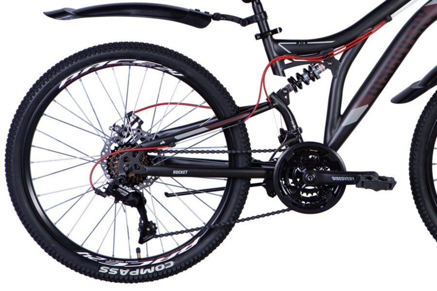 Bicicletă montană cu roți și suspensie.