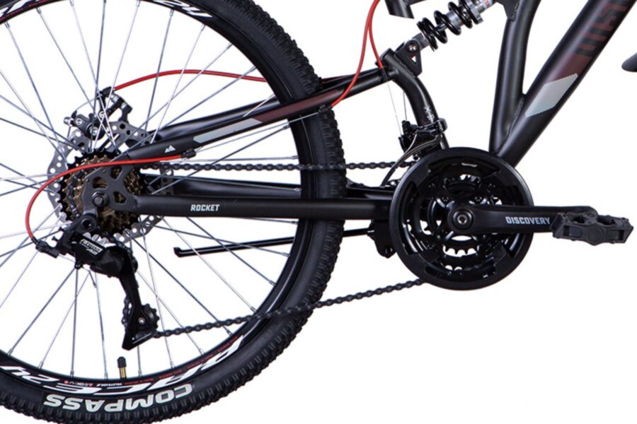 Bicicletă cu mecanism de transmisie vizibil.