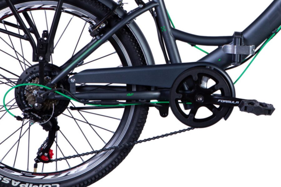 Detaliu pedalier bicicleta cu componente moderne