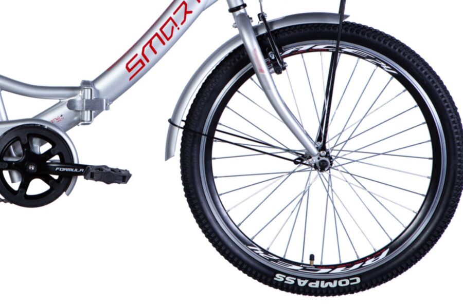 Ciclism: bicicletă cu roți și cadrul argintiu.