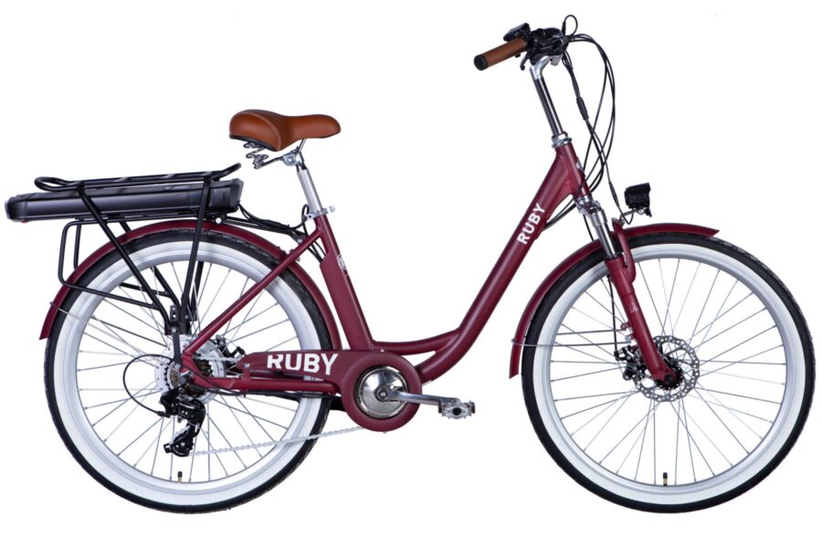 Bicicletă electrică Ruby roșie, cu suport pentru bagaje.