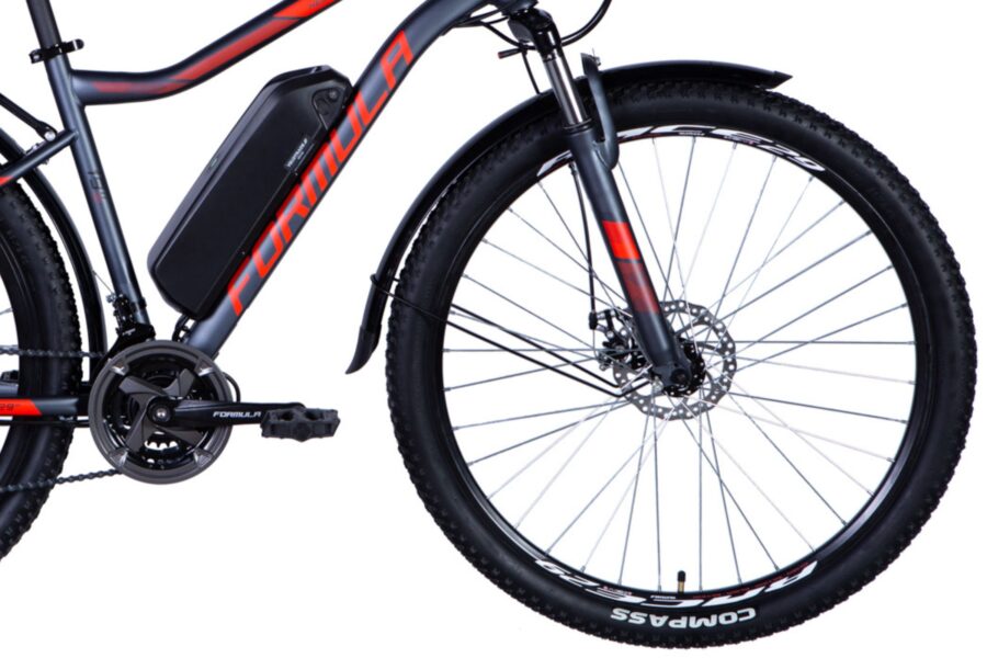 Bicicletă electrică cu cadru robust și anvelope groase