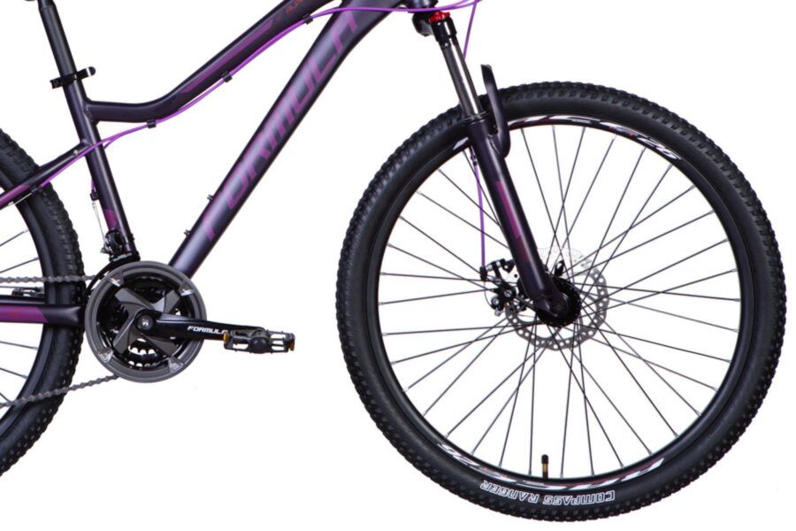 Bicicletă mountain bike cu cadru negru și violet