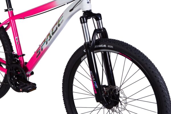 Bicicletă mountain bike alb-roz cu furcă neagră