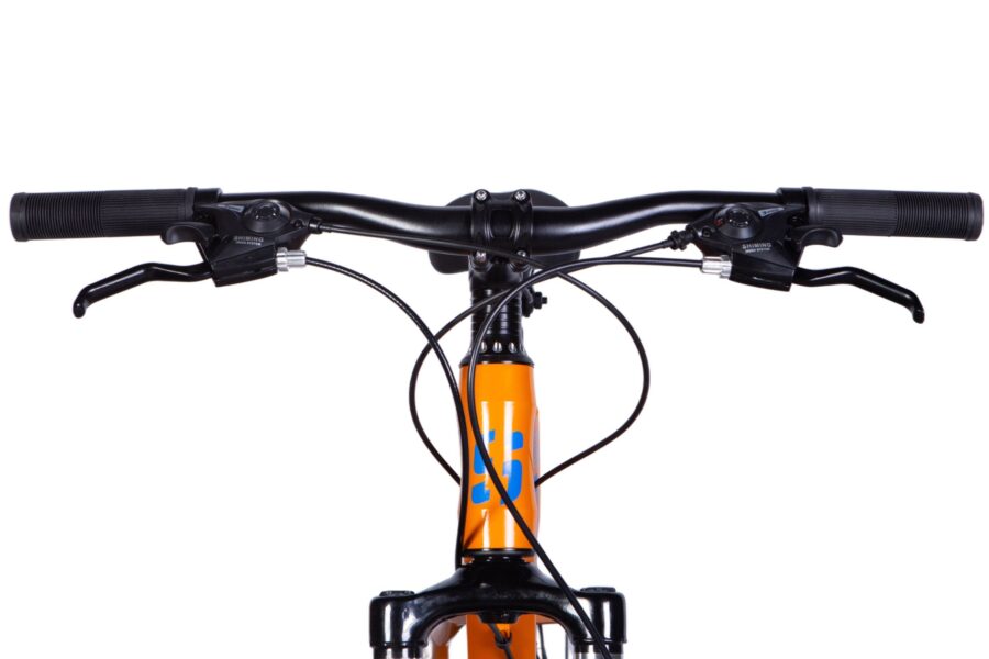 Manetele unui bicicleta de munte portocalie.