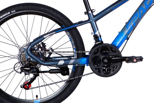 Cadru bicicletă albastru cu schimbător și lanț