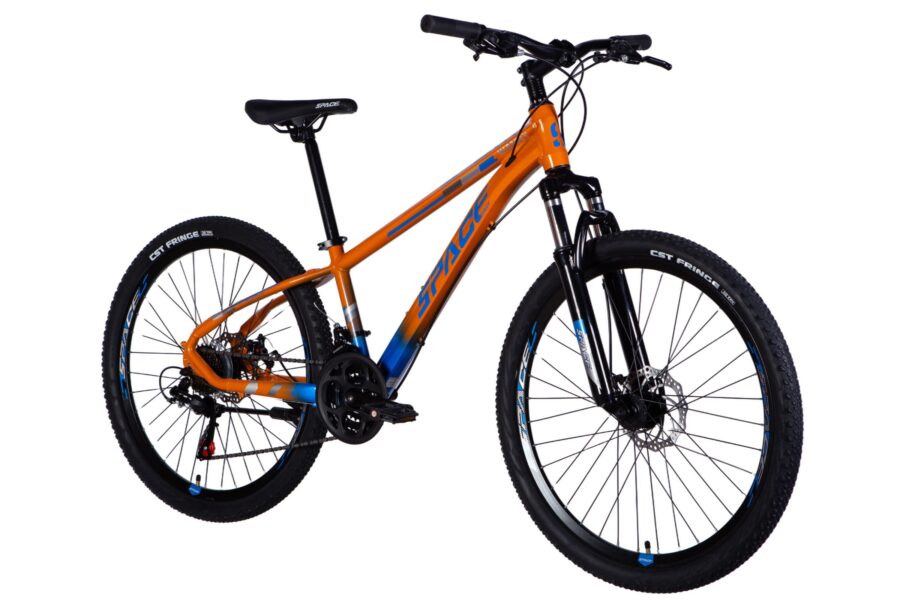 Bicicletă montană portocalie cu roți negre.