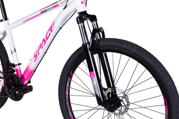 Bicicletă albă cu roz, cadru robust