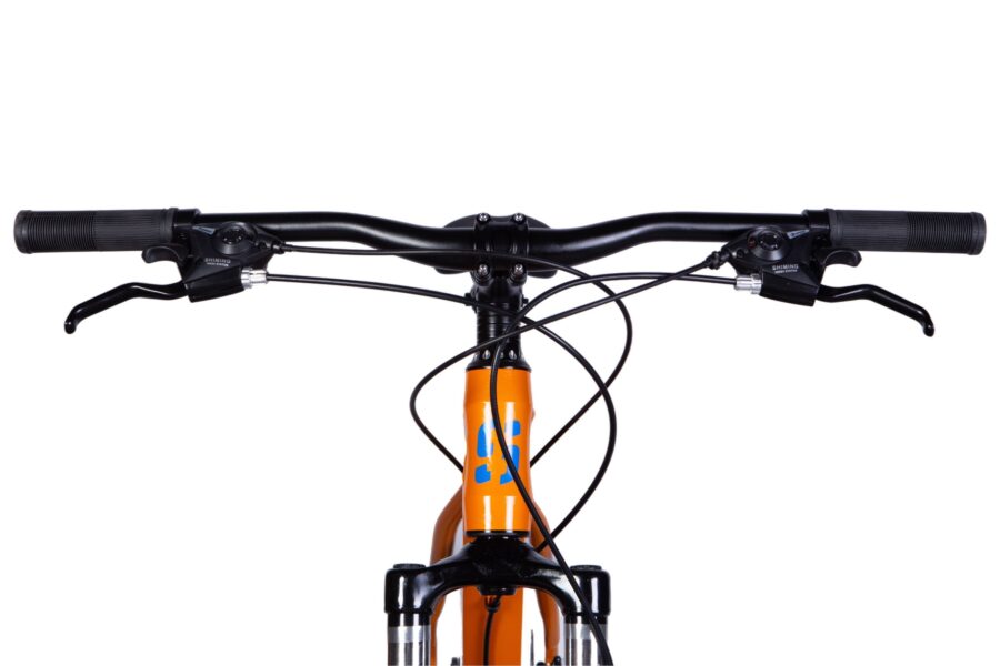 Maretă de bicicletă cu ghidon negru.