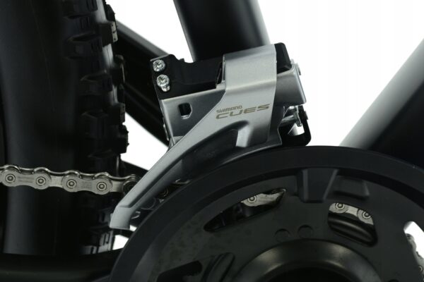 Schimbător Shimano CUES pe o bicicletă