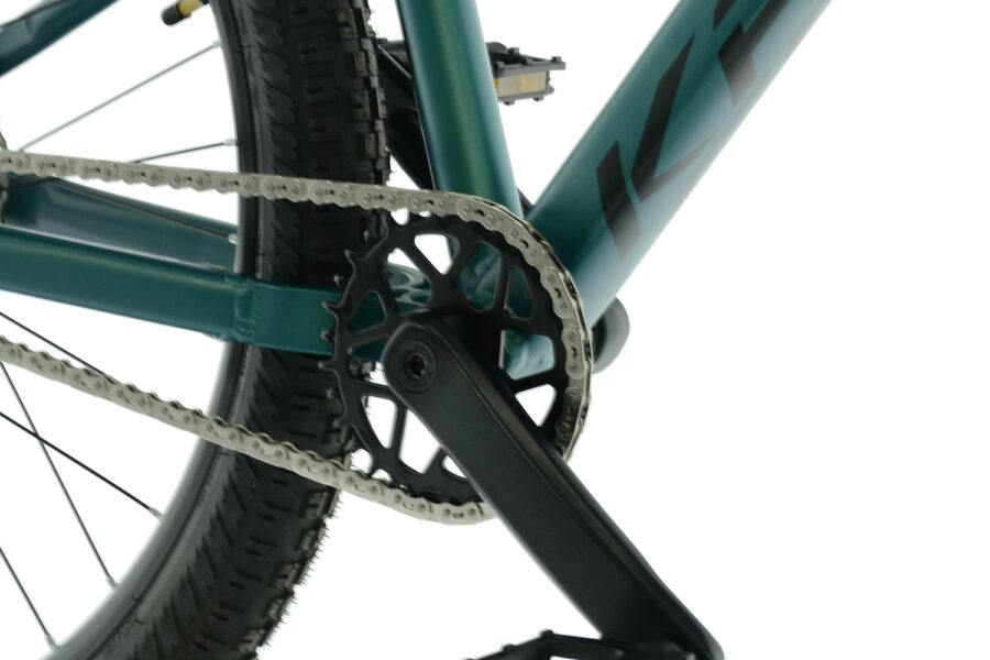 Detaliu bicicleta cu lanț și pedale.