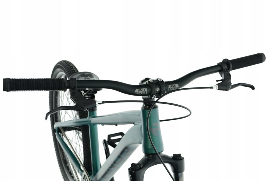 Manere de bicicletă cu frâne și cabluri.