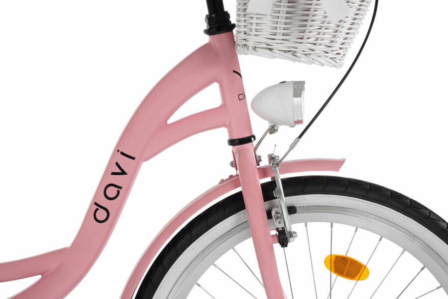 Bicicletă roz cu coș alb și far.