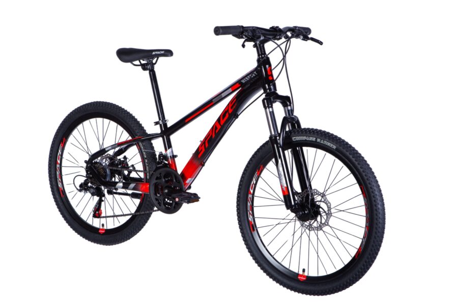 Bicicletă montană sportivă, neagră cu roșu.