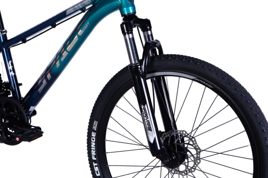 Bicicletă mountain bike cu furcă robustă