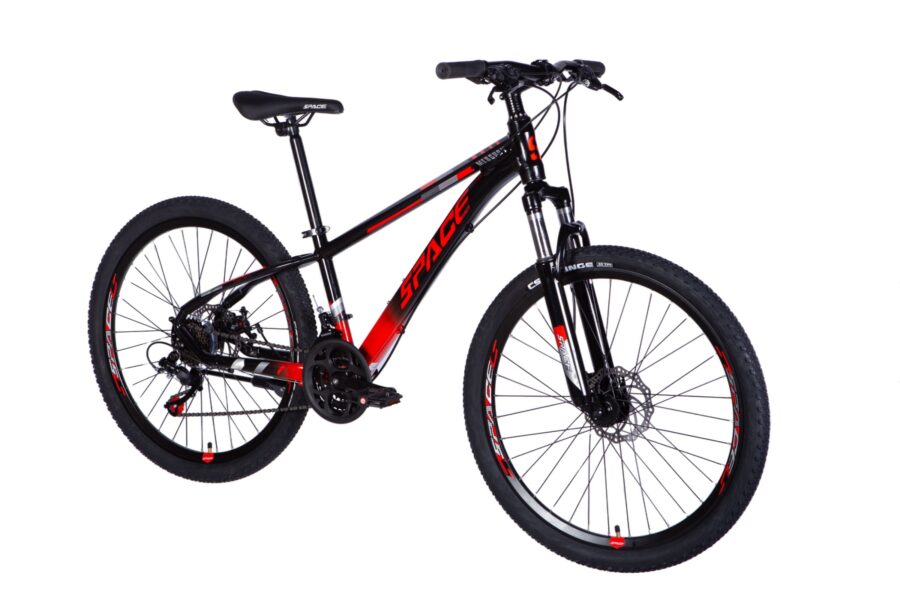 Bicicletă mountain bike roșie și neagră.