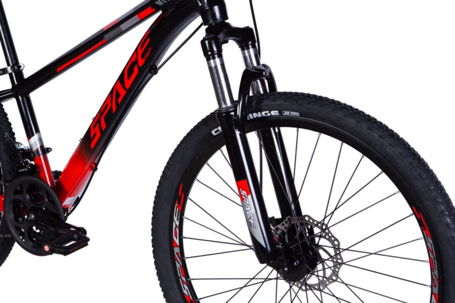 Bicicletă montană roșie și neagră, detaliu cadru