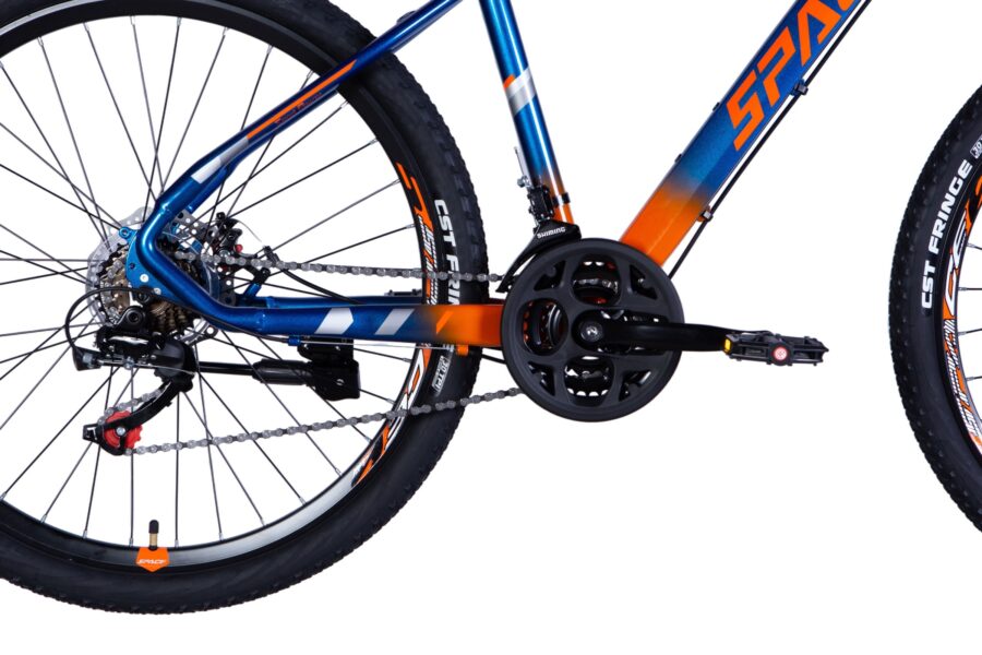 Bicicletă de montană cu cadru colorat.