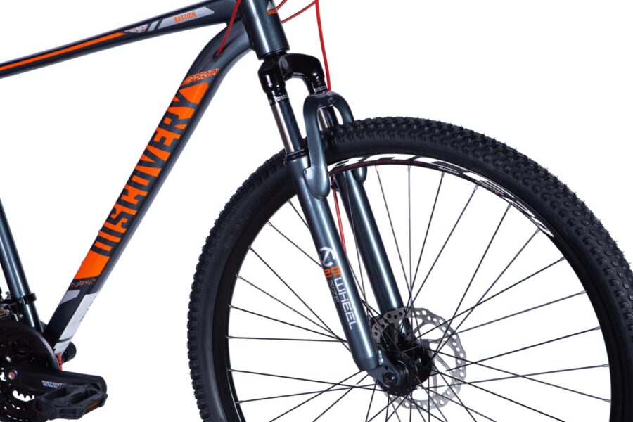 Bicicletă mountain bike cu cadru modern și rotile groase