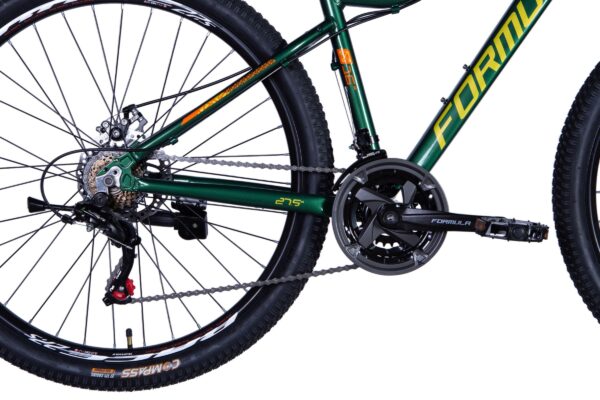 Bicicletă verde montană cu roți robuste