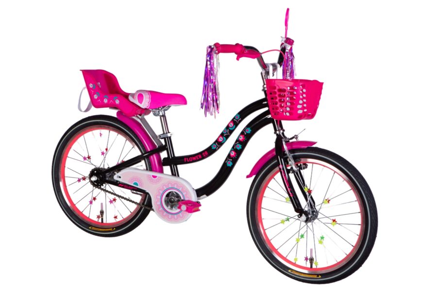 Bicicletă roz cu coș și accesorii colorate