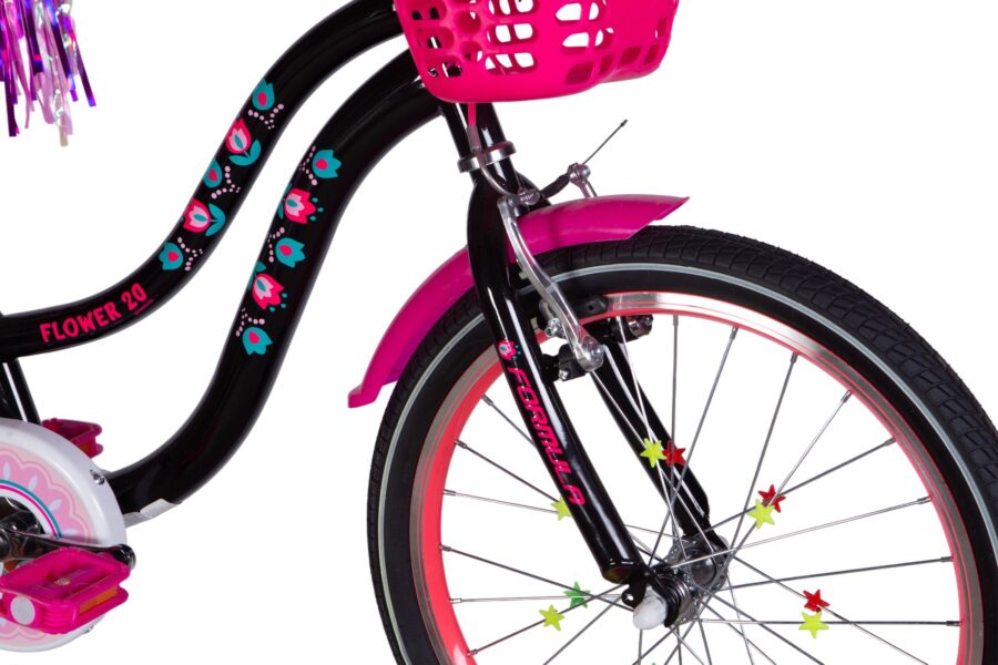 Bicicletă neagră cu detalii florale roz și roșu