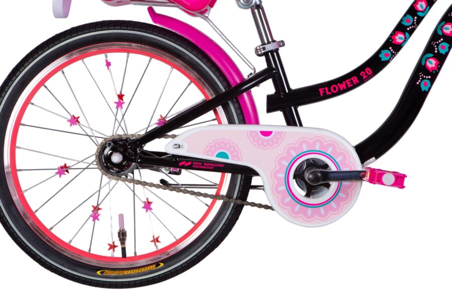 Roata unei biciclete colorate pentru fete.