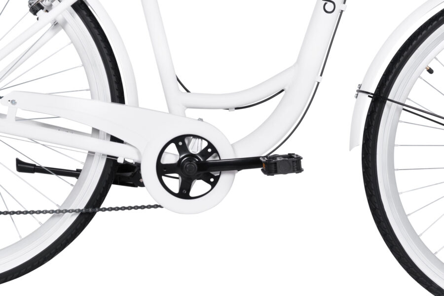 Bicicletă albă cu detalii elegante.