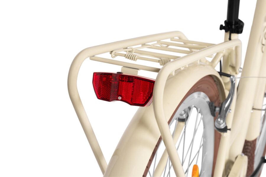 Lumină roșie pentru bicicletă pe suportul din spate.
